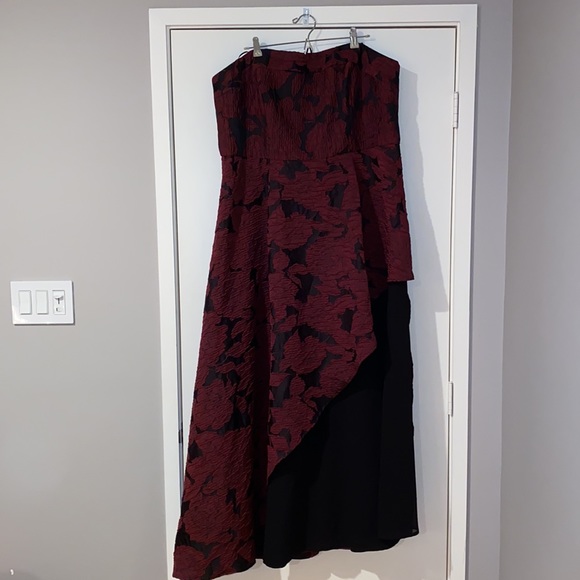 Allen Schwartz Strapless Gown - Picture 2 of 16